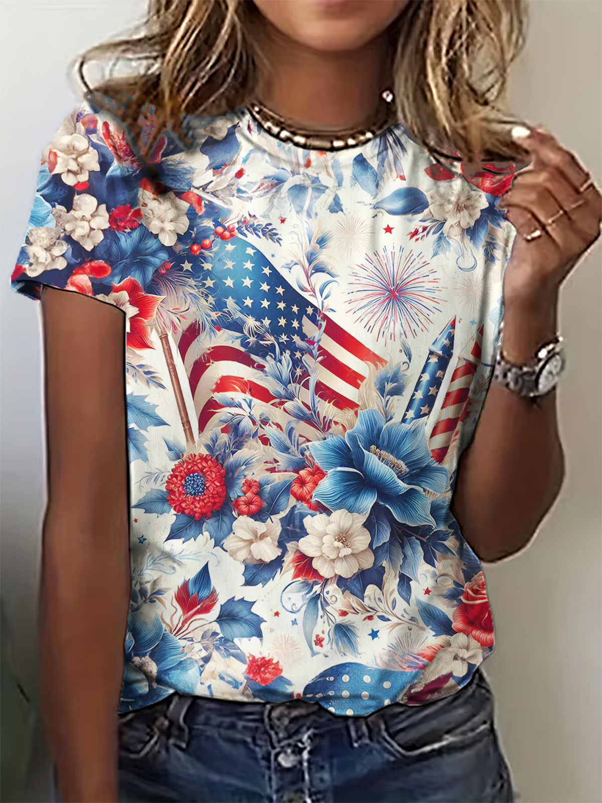 Independence Day Retro Floral American Flag Art Crew Neck T-shirt