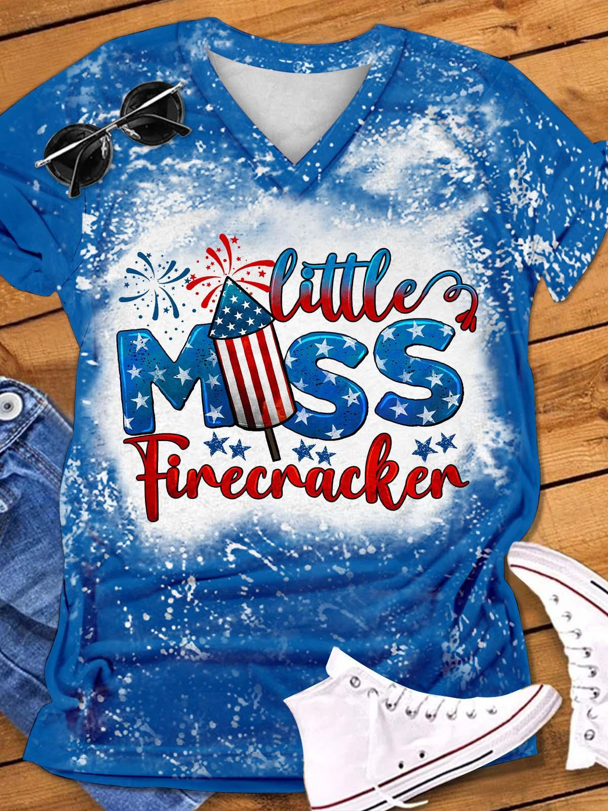 T-Shirt mit V-Ausschnitt und „Little Miss Firecracker“-Print 