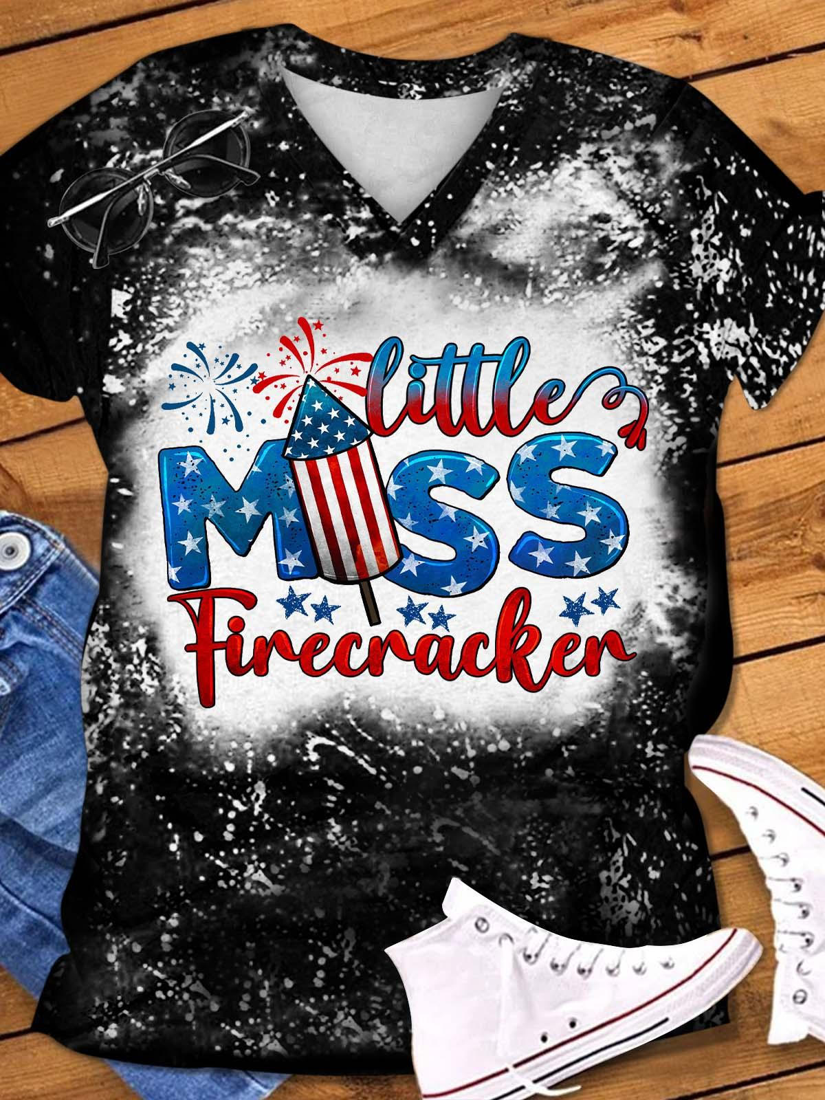 T-Shirt mit V-Ausschnitt und „Little Miss Firecracker“-Print 