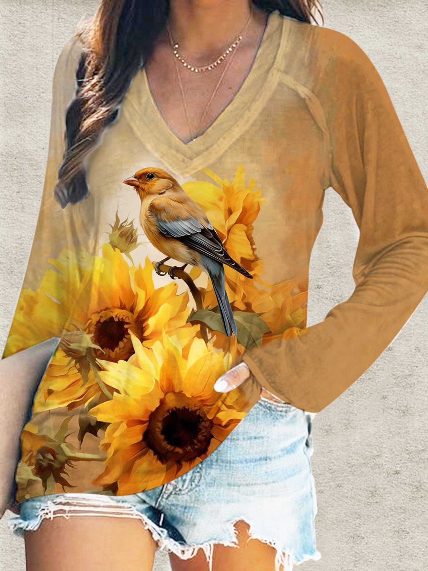 Langarm-T-Shirt mit V-Ausschnitt und Sonnenblumen und Vögeln 